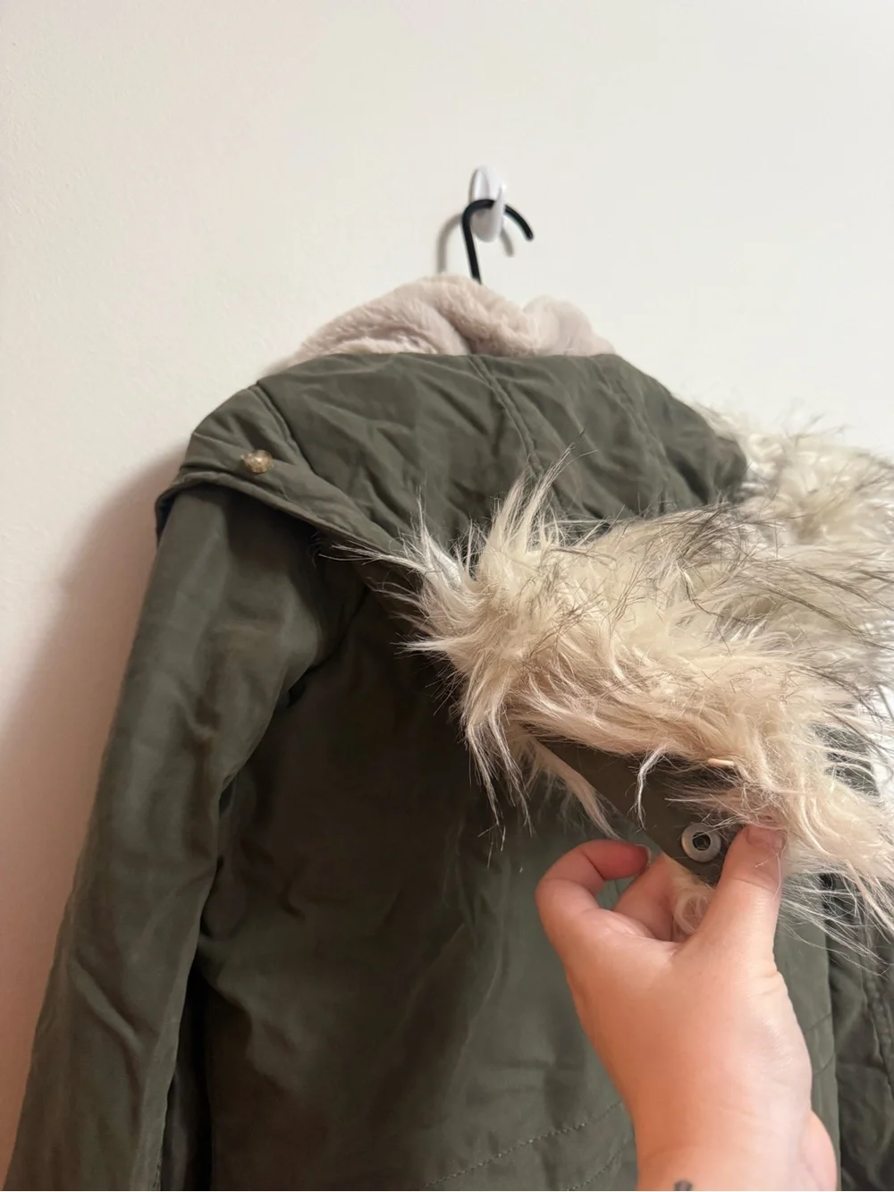 Abercrombie & Fitch Olive Green‎ Parka with Cream Faux-Fur Lining